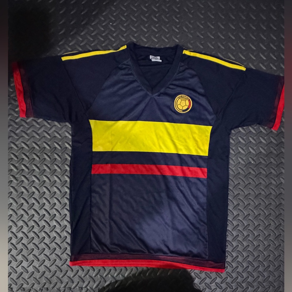 Colombia men away jersey